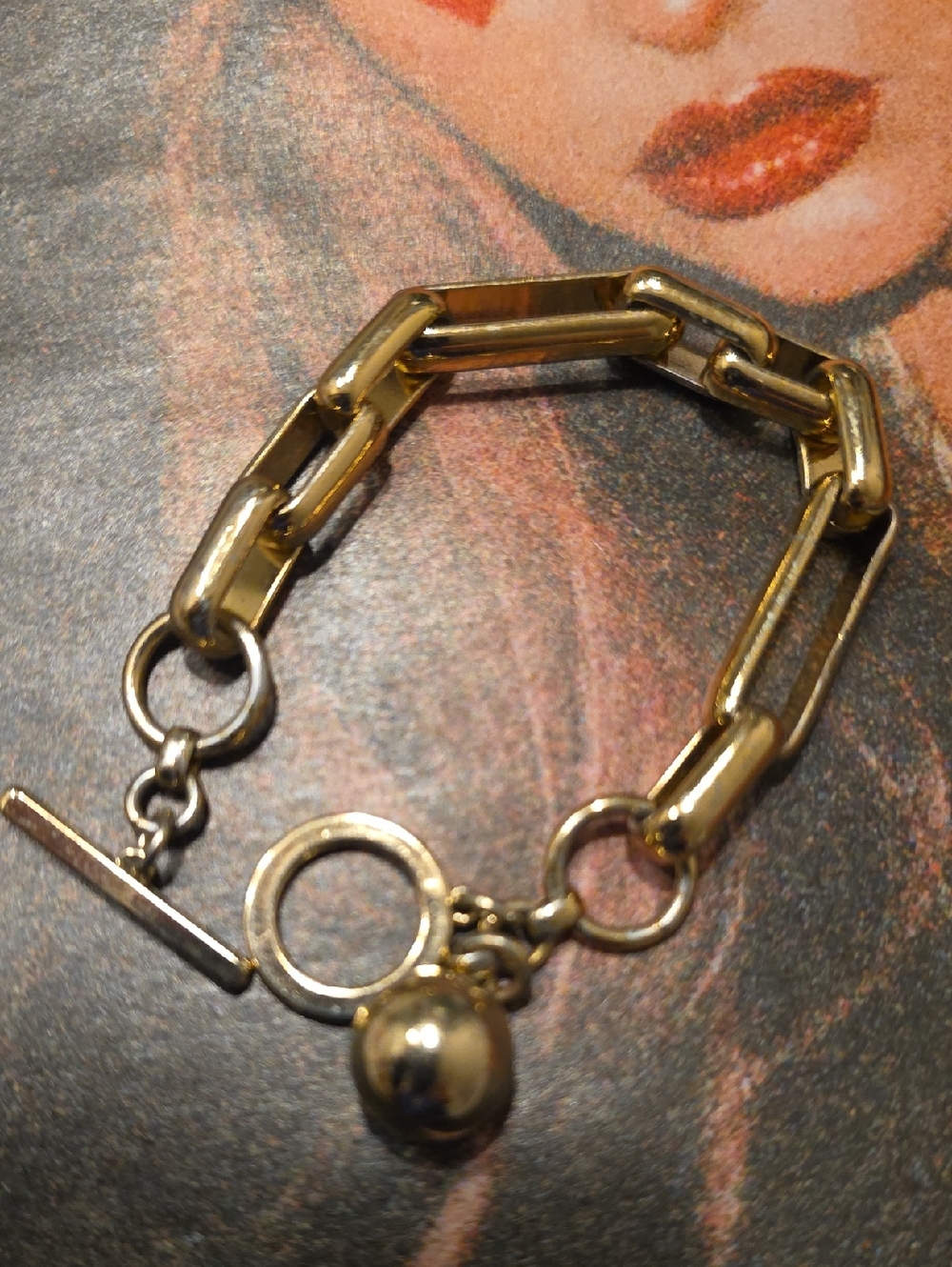 Gold Link Bracelet with Toggle Clasp - Unbranded